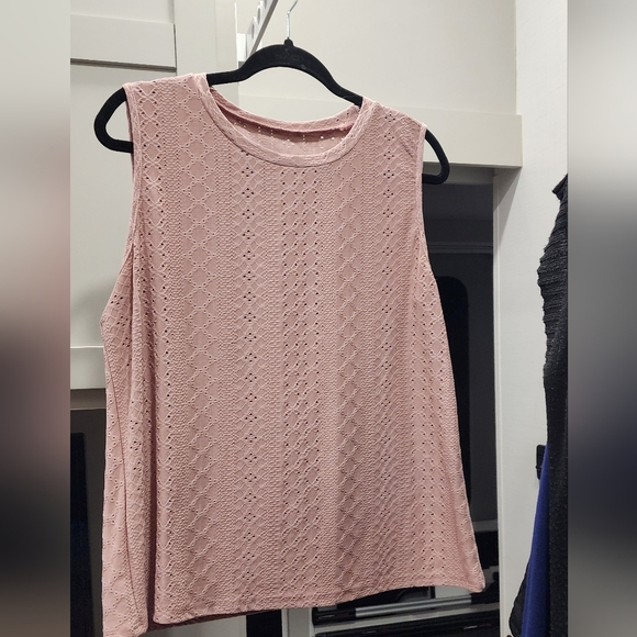 NWOT Light Mauve Sleeveless Eyelet Top - Picture 7 of 7